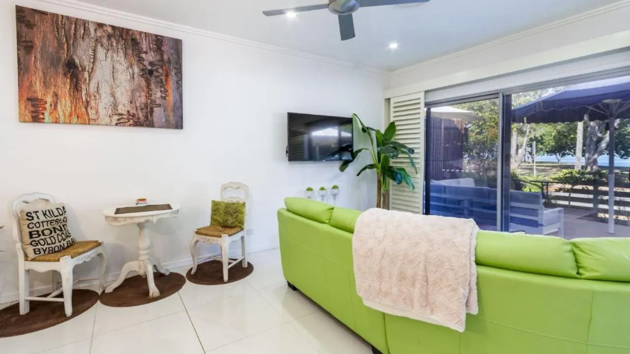 הוילה Bongaree Modern Luxury Across From The Water 0*,  אוסטרליה